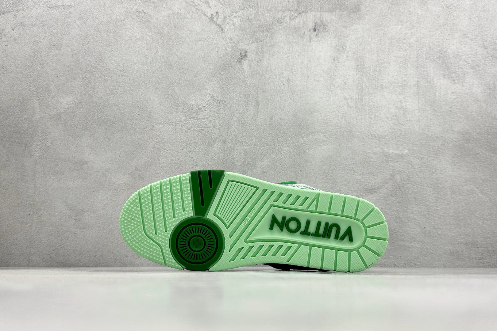 LVLOUIS VUITTON Trainer Gradient Laces Bleached Denim Low-Top Sneakers Green